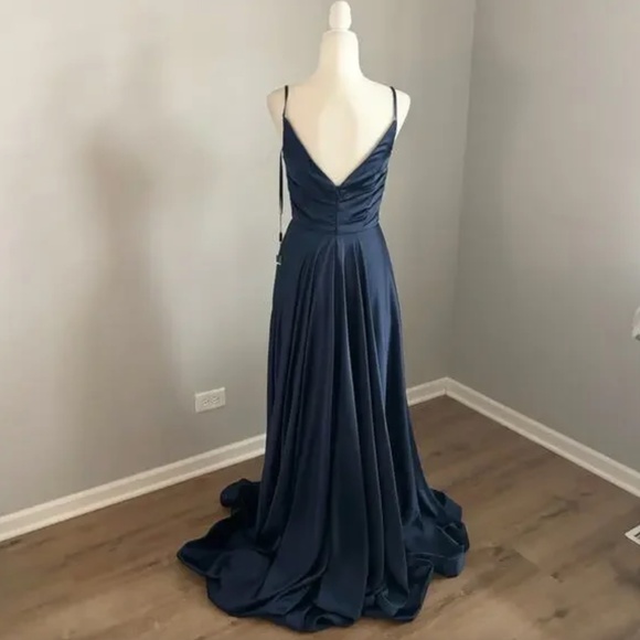 La Femme Floor Length Deep V-neck A-line Satin Ballgown, Midnight/Navy Size 6 - Picture 2 of 11